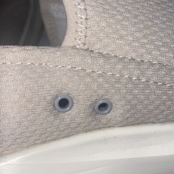 New balance, beige,/Tan slip On Sneakers size 9 - Picture 11 of 11